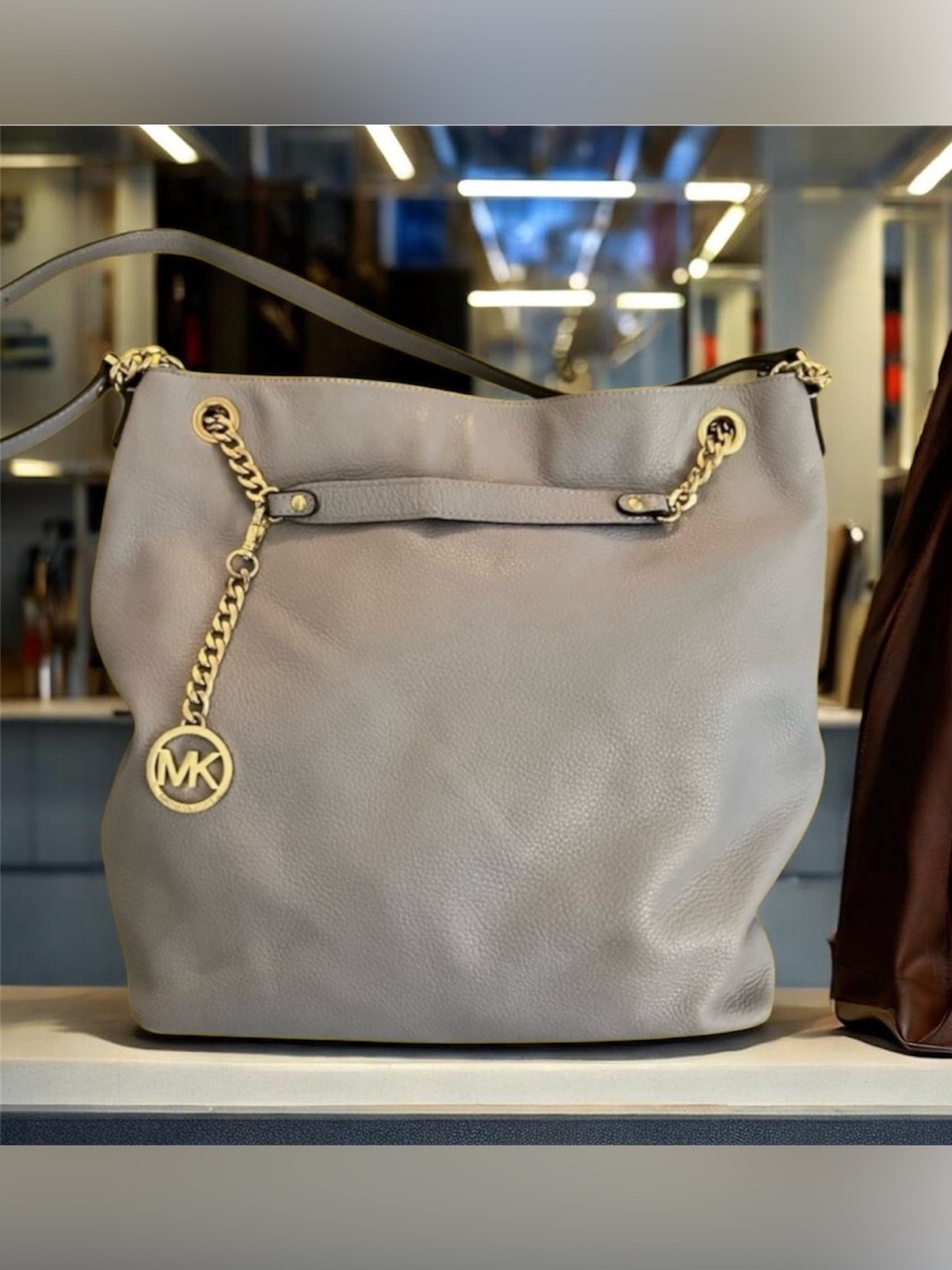 LIKE BRAND NEW & SPOTLESS!! MICHAEL KORS LARGE JET SET CHAIN TOTE SHOULDER BAG